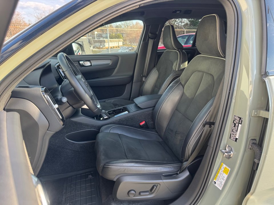 Used 2021 Volvo XC40 P8 Recharge w/ Advanced Package image 34