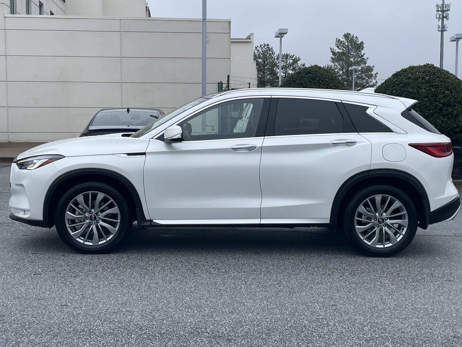 Certified 2025 INFINITI QX50 Luxe AWD/4WD image 2