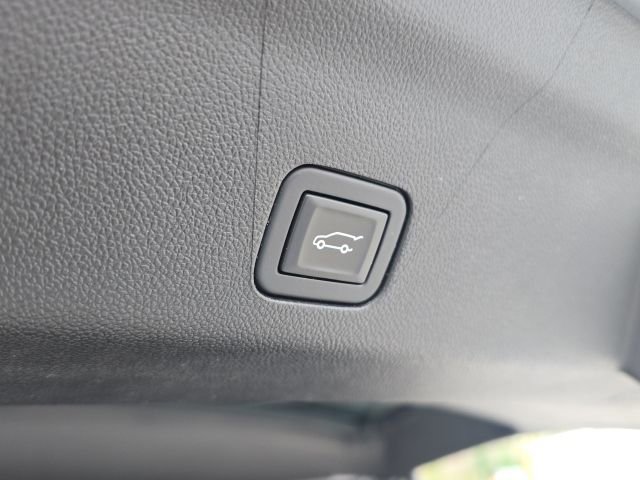 Used 2023 GMC Yukon SLT image 13