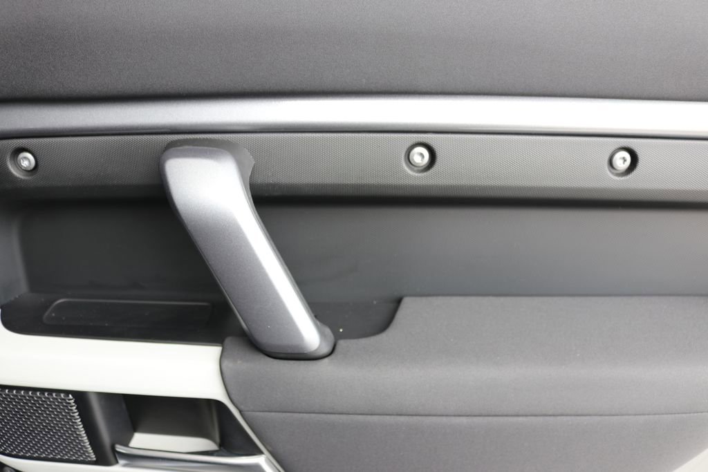 Used 2023 Land Rover Defender 110 X-Dynamic SE image 31