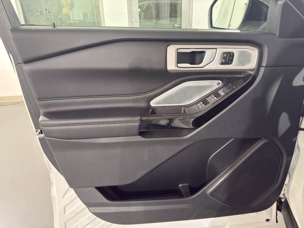 Used 2023 Ford Explorer ST w/ Equipment Group 401A image 18