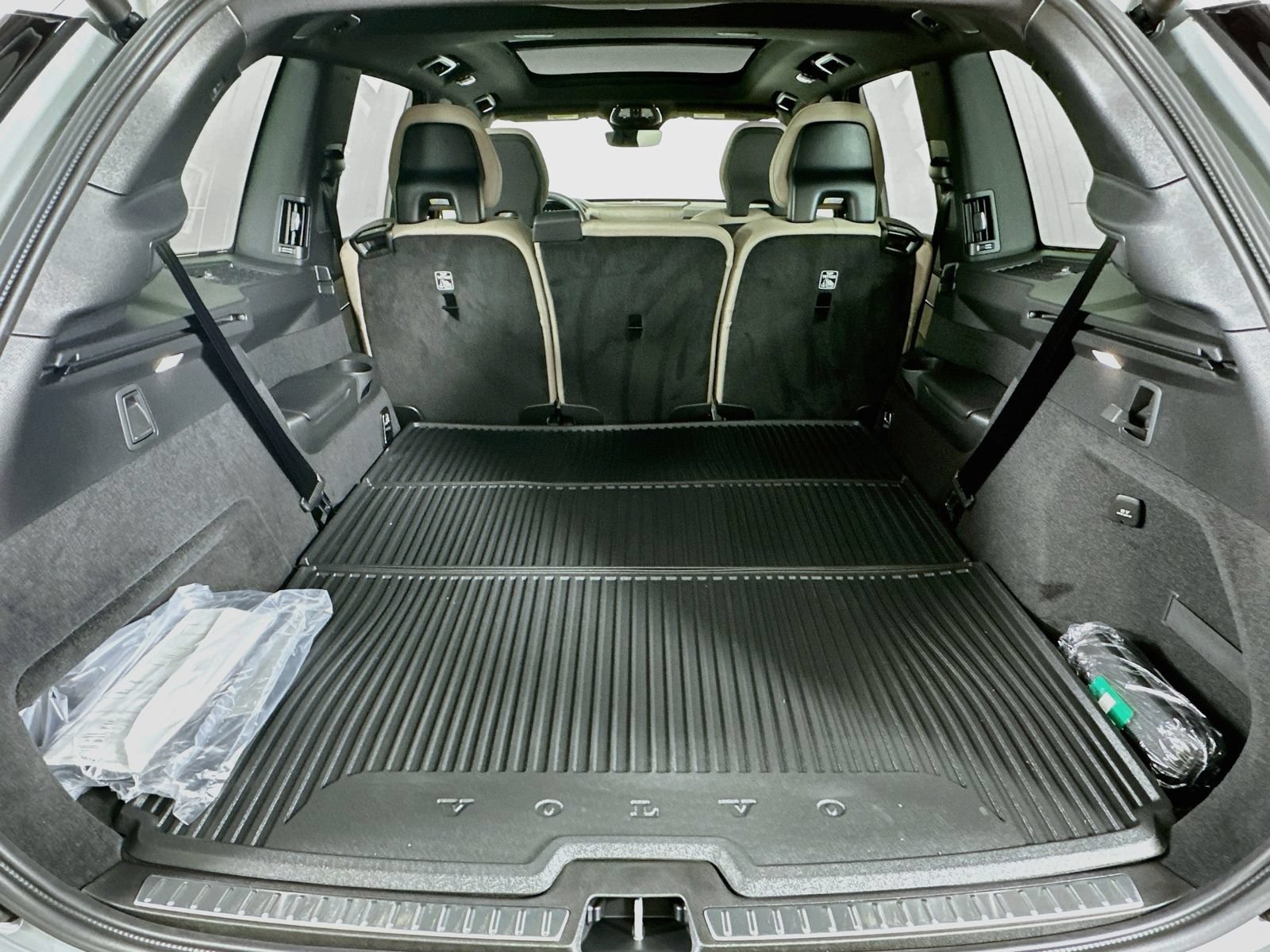 New 2026 Volvo XC90 T8 Plus w/ Protection Package Premier AWD/4WD image 38