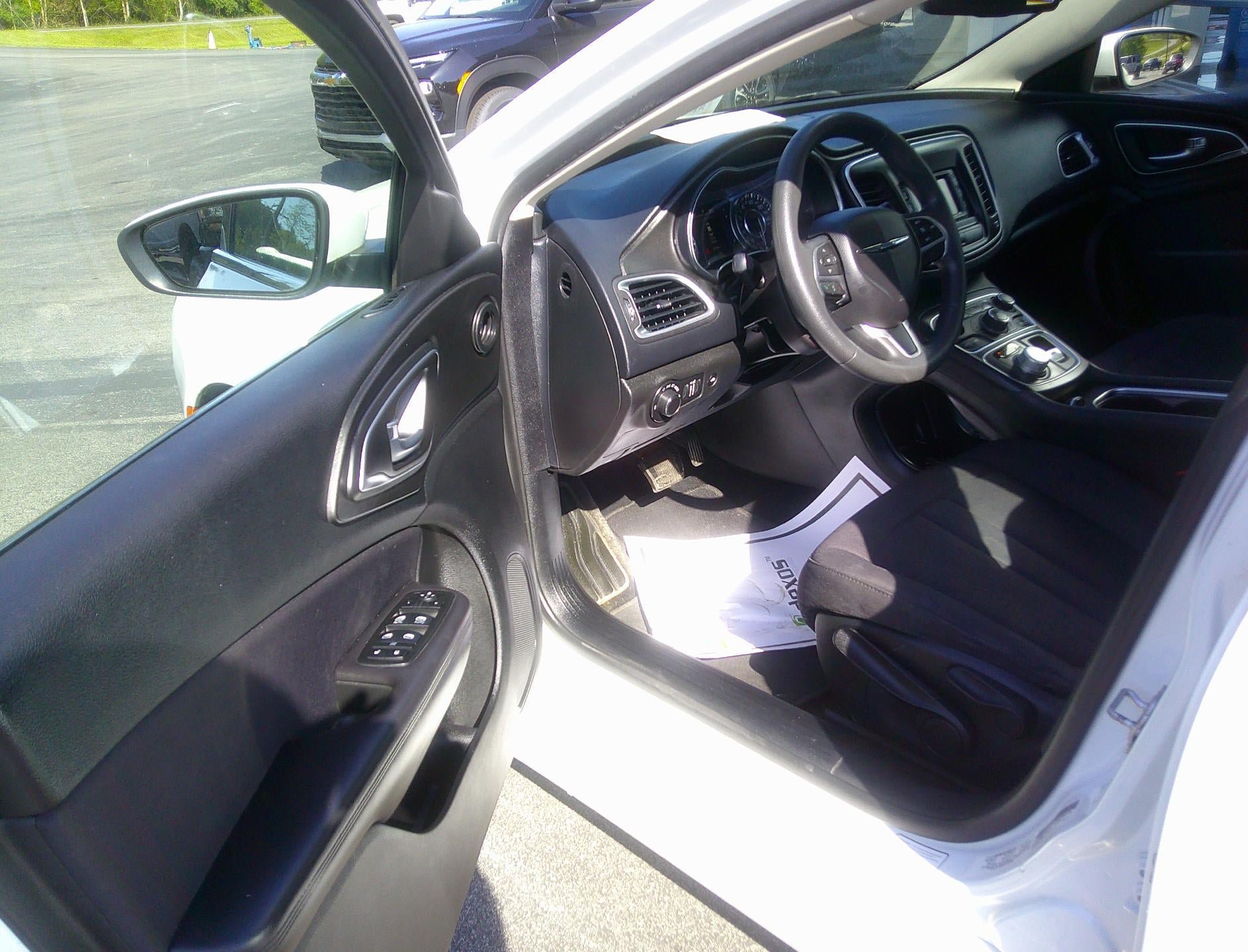 Used 2015 Chrysler 200 Limited FWD image 8