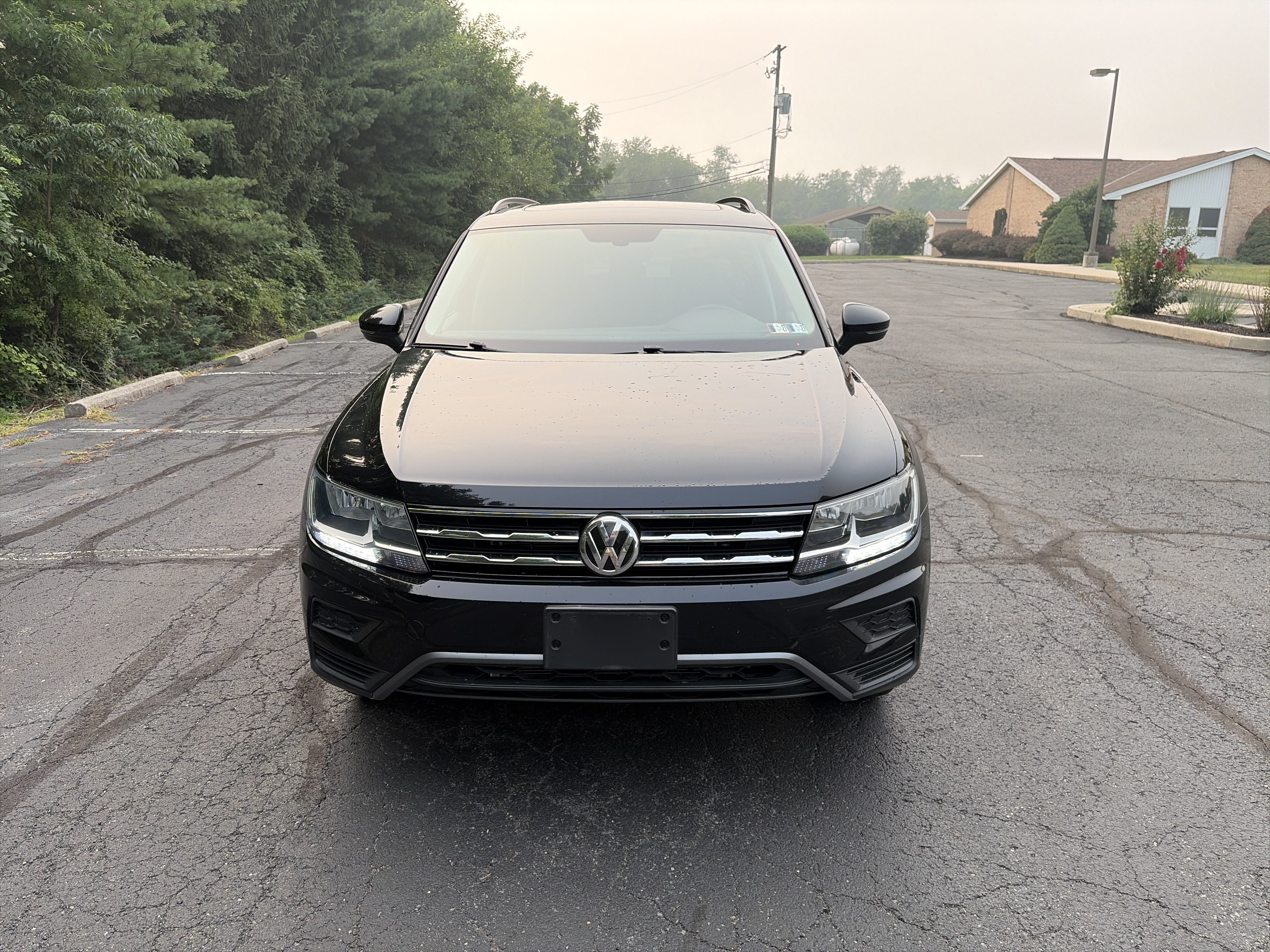 Used 2021 Volkswagen Tiguan SE w/ Panoramic Sunroof Package AWD/4WD image 2