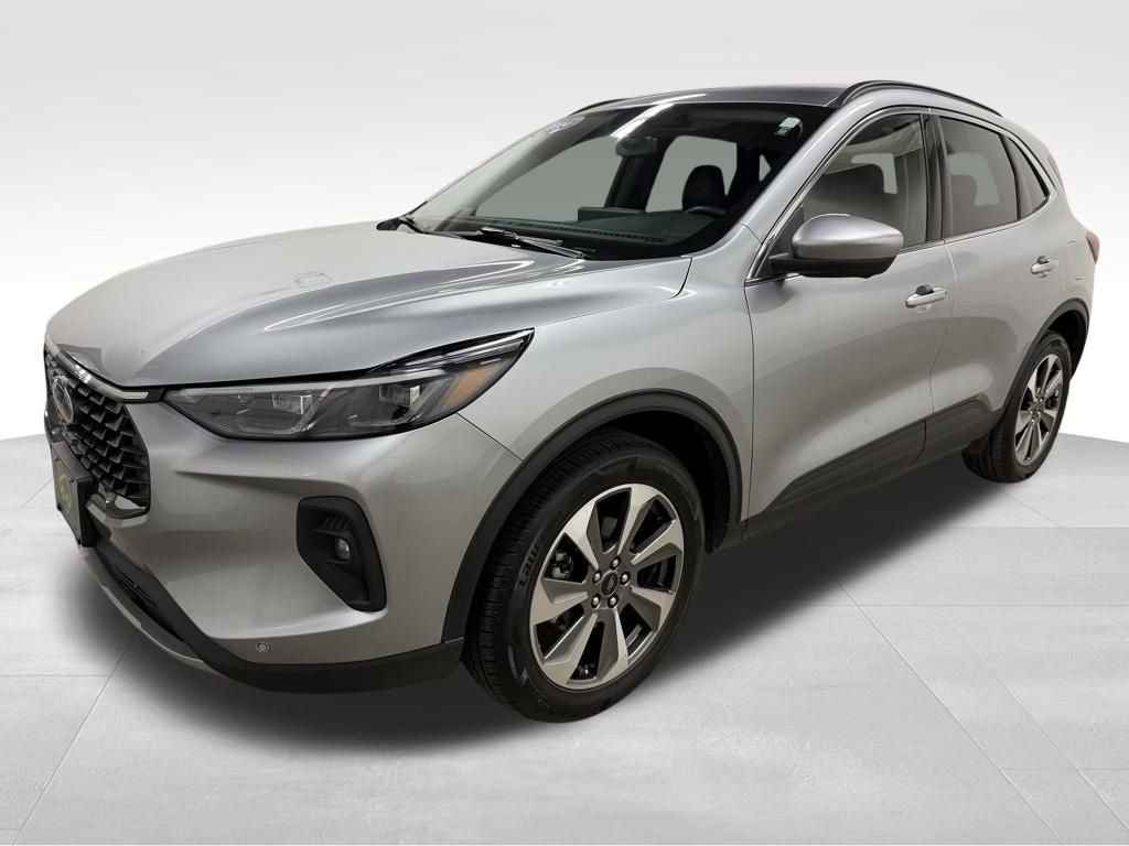 Used 2024 Ford Escape Platinum image 3