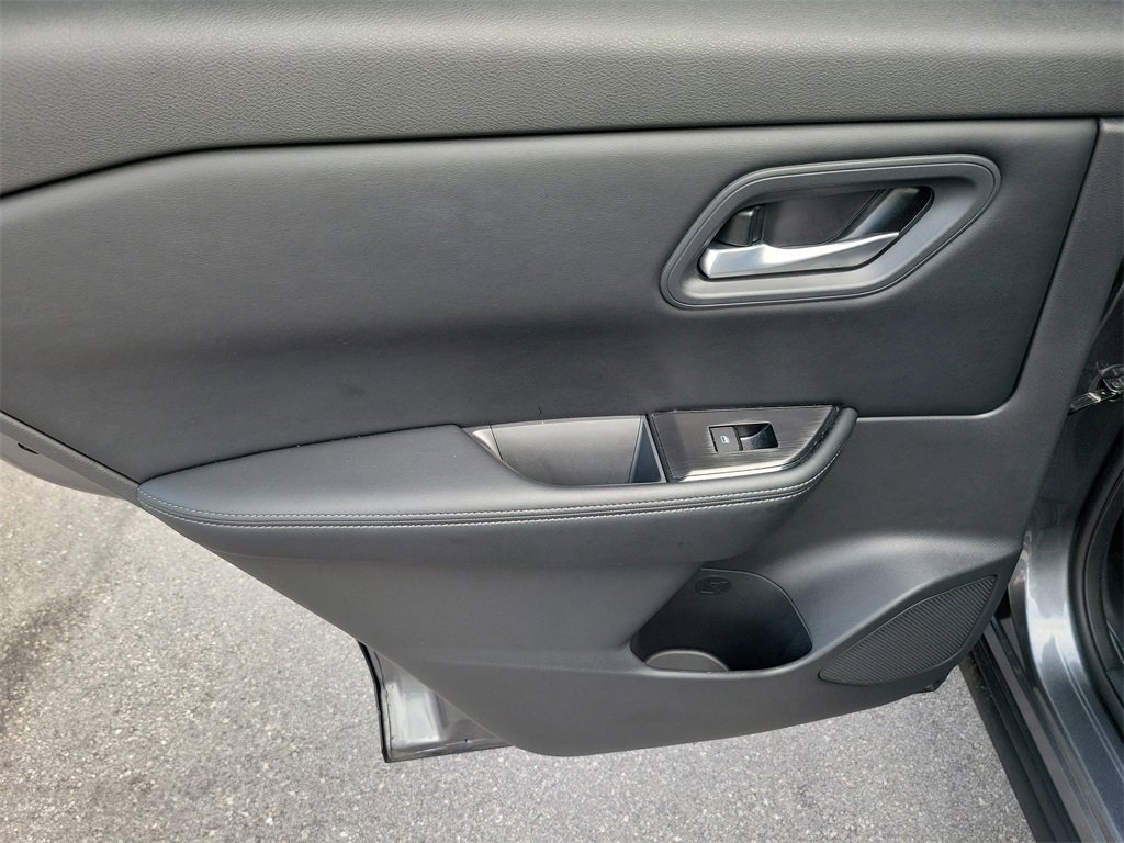 Certified 2025 Nissan Rogue SV image 11