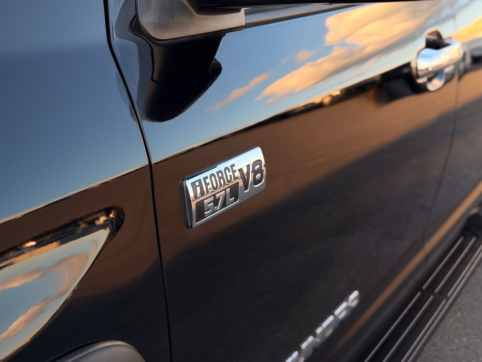 Used 2014 Toyota Tundra Limited w/ Limited Premium Package AWD/4WD image 11