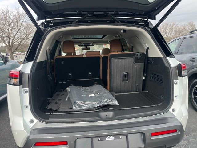New 2026 Nissan Pathfinder Platinum image 32
