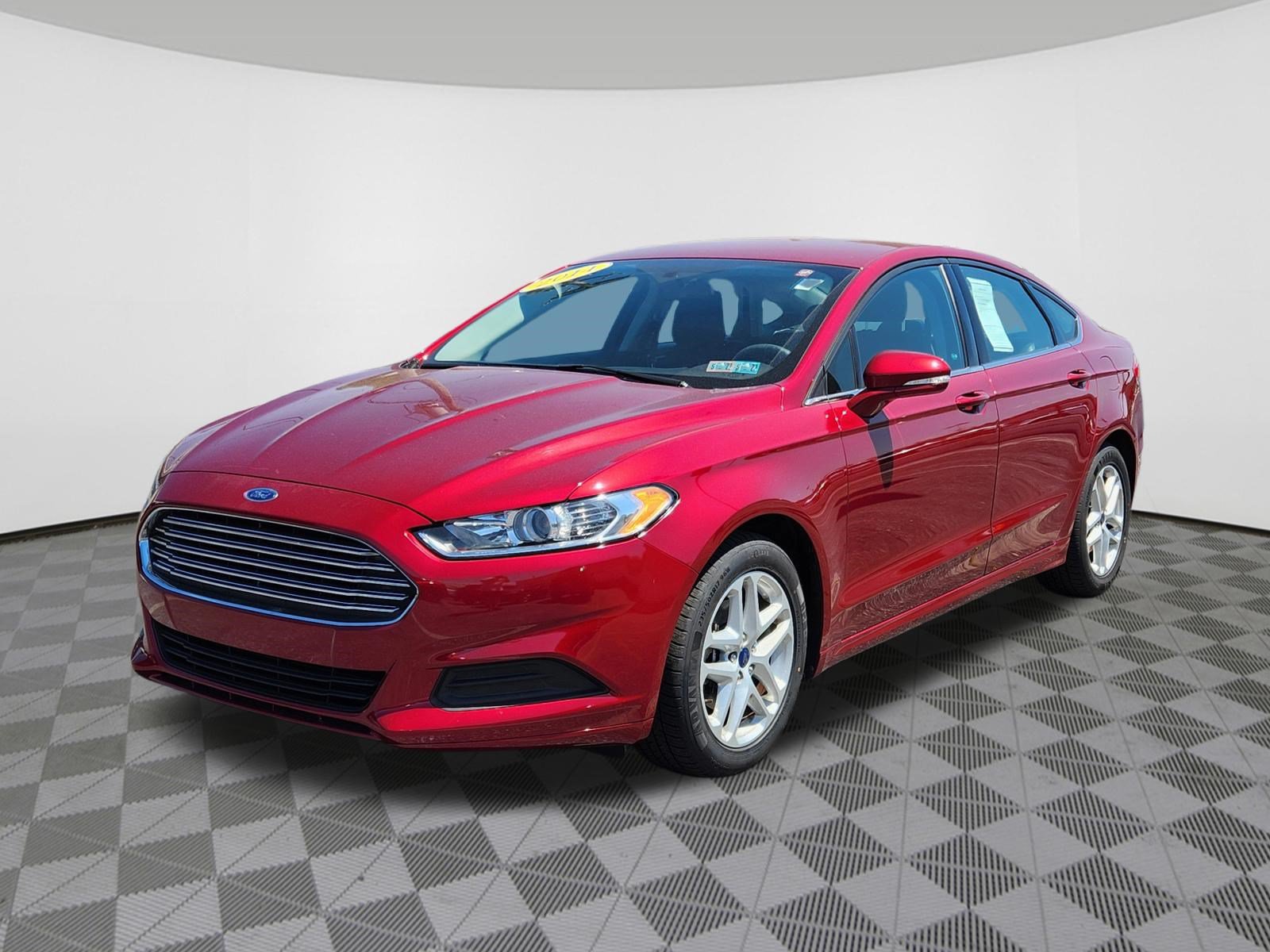 Used 2014 Ford Fusion SE FWD image 2