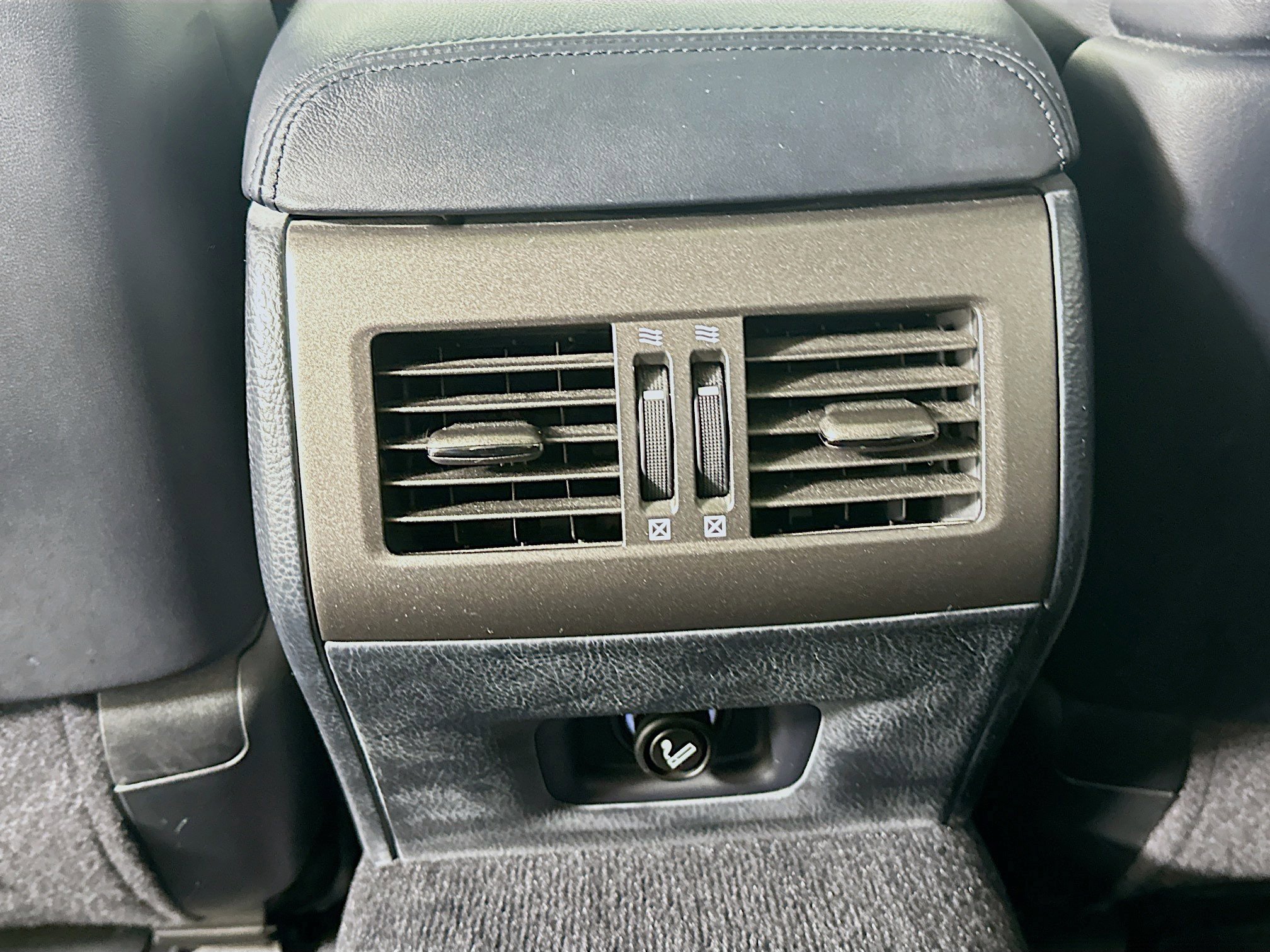 Used 2009 Lexus LS 460 image 28