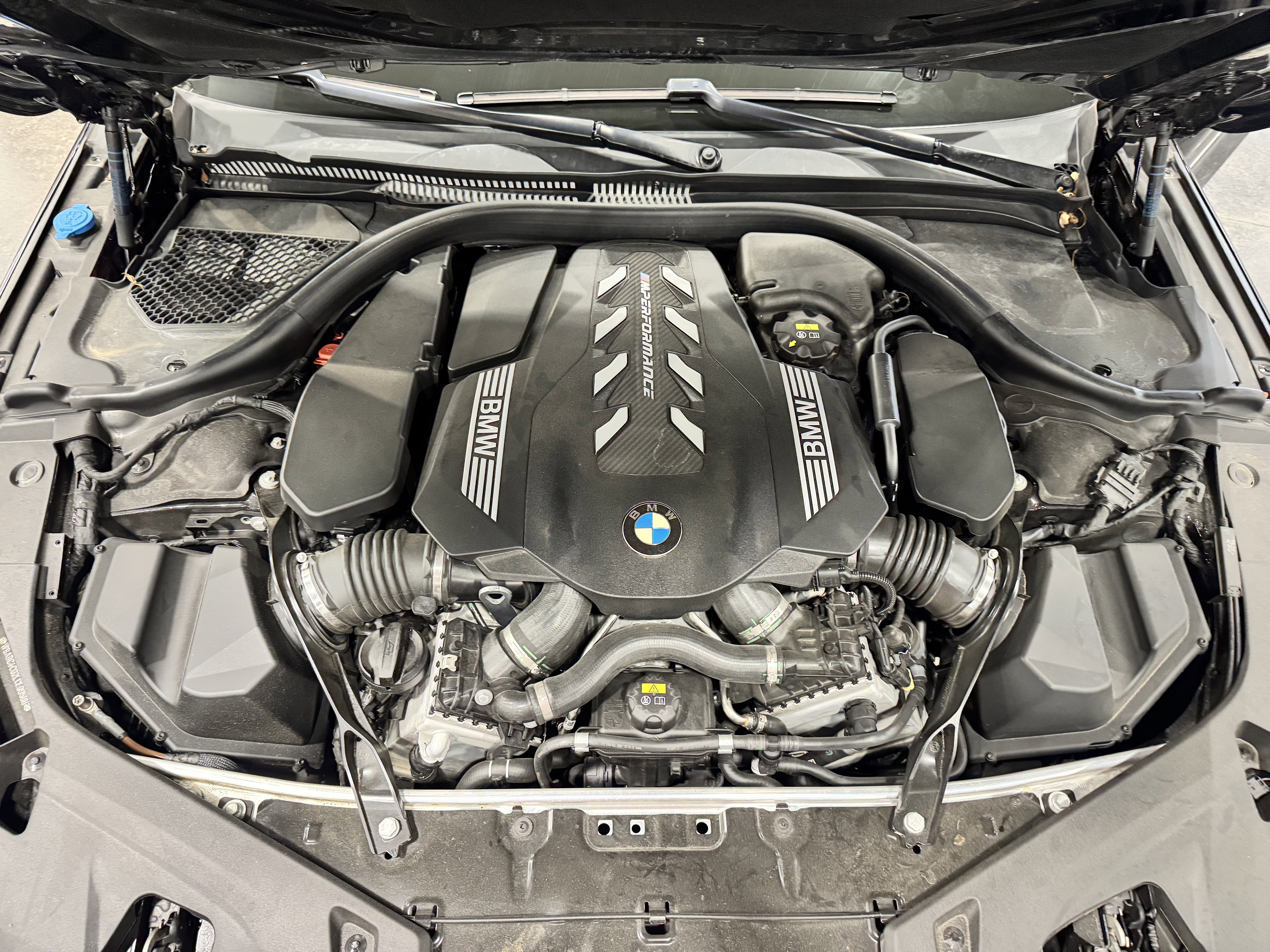 Used 2020 BMW M850i xDrive Coupe w/ M Carbon Exterior Package image 34