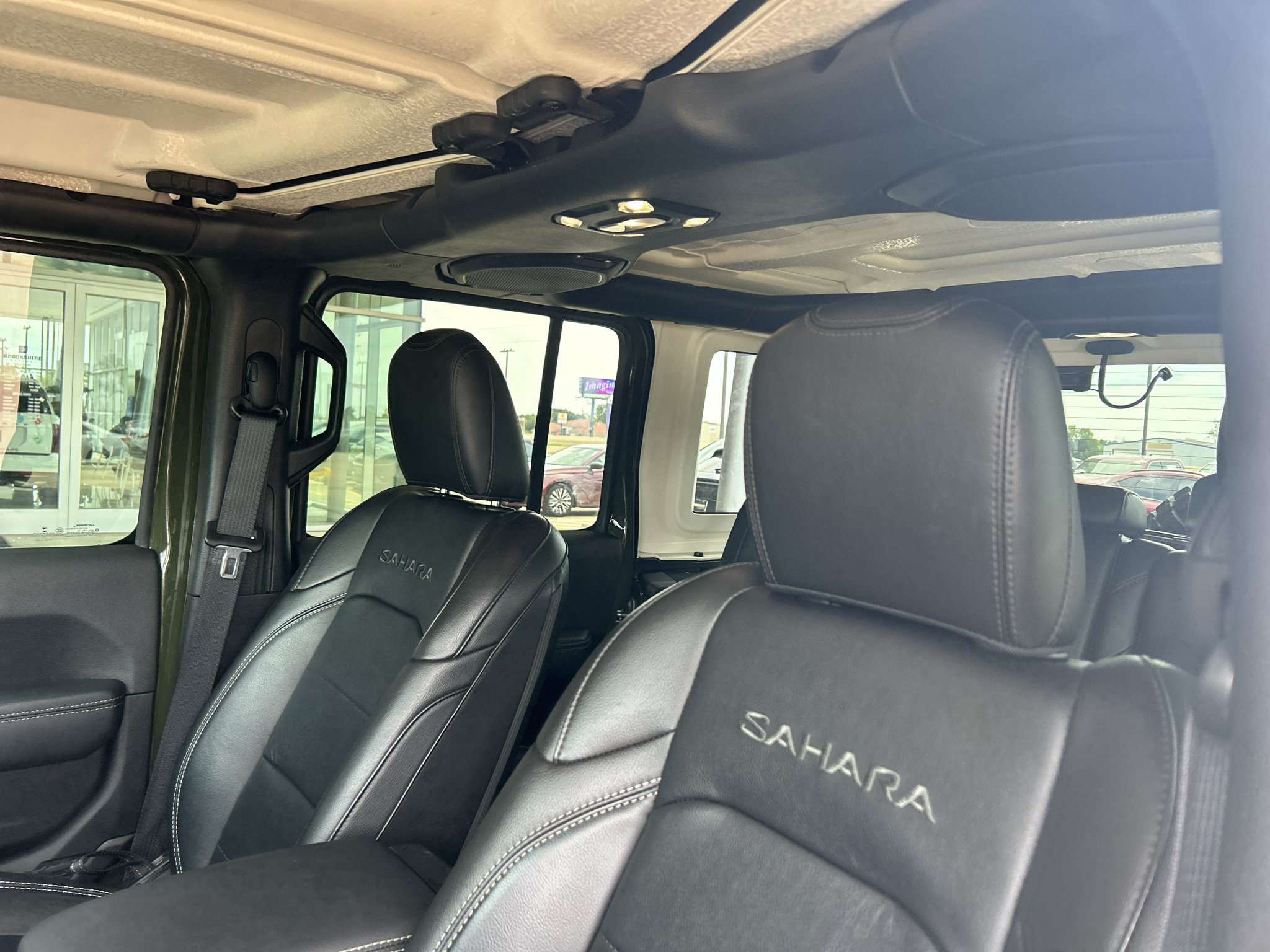 Used 2022 Jeep Wrangler Unlimited Sahara w/ Cold Weather Group AWD/4WD image 10