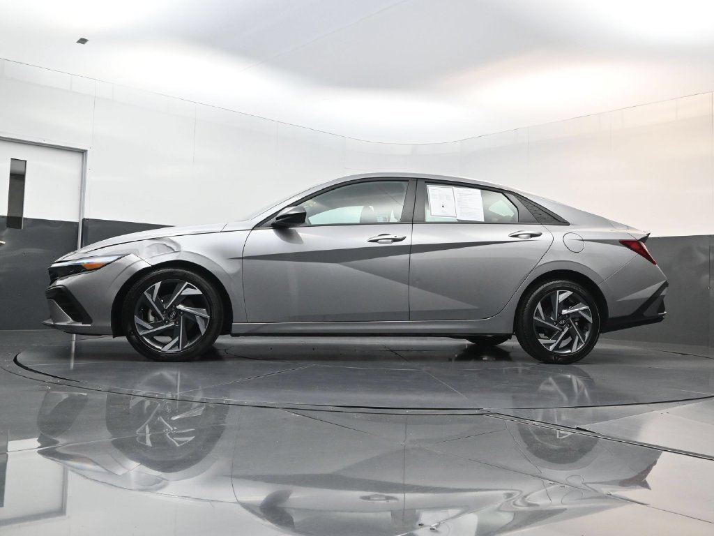 Used 2025 Hyundai Elantra Sport FWD image 27