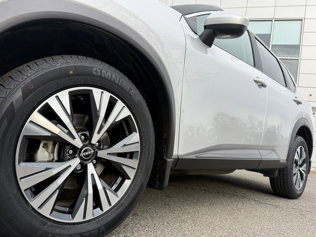 Used 2023 Nissan Rogue SV AWD/4WD image 10