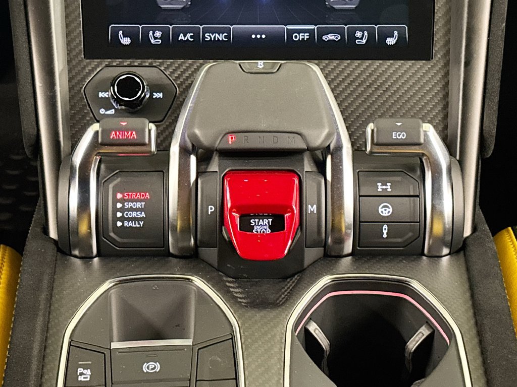 Used 2024 Lamborghini Urus Performante AWD/4WD image 13