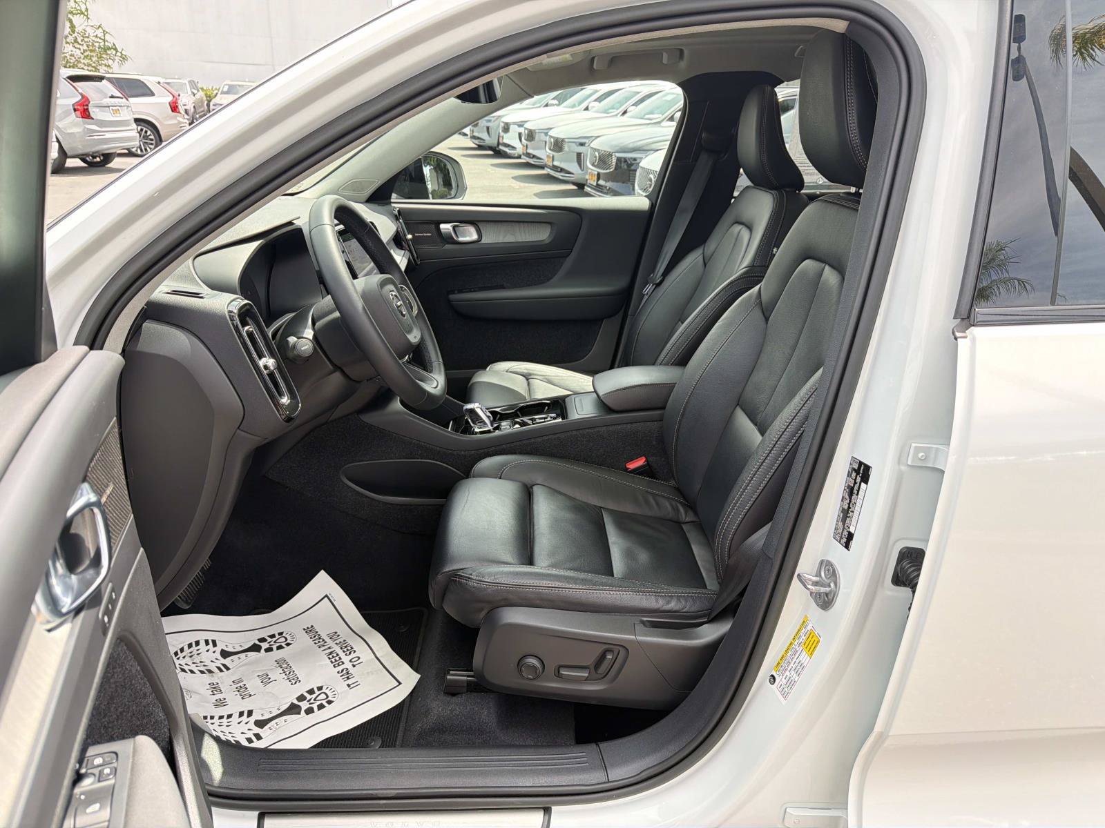 Certified 2023 Volvo XC40 B5 Ultimate AWD/4WD image 17