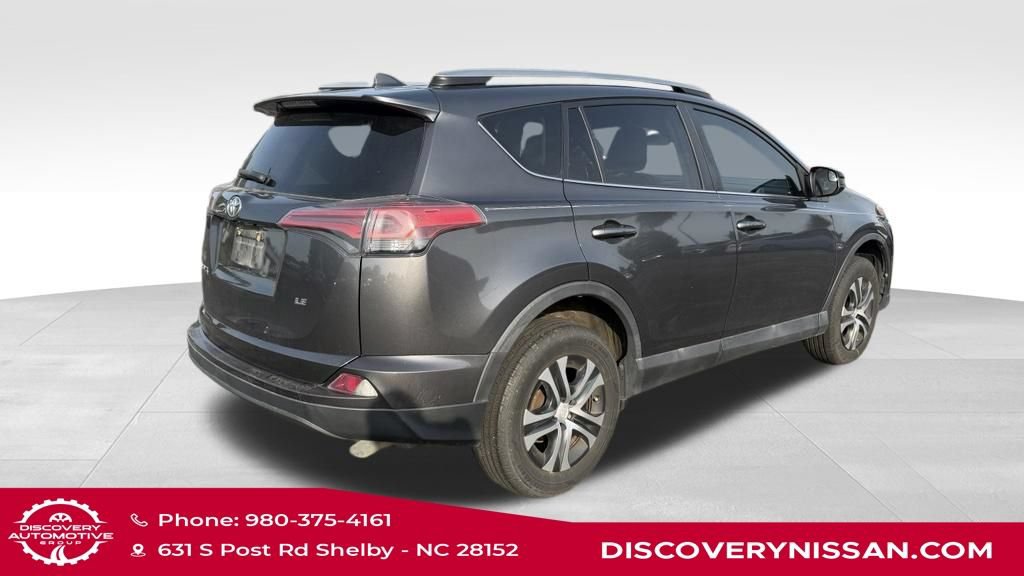Used 2018 Toyota RAV4 LE FWD image 5