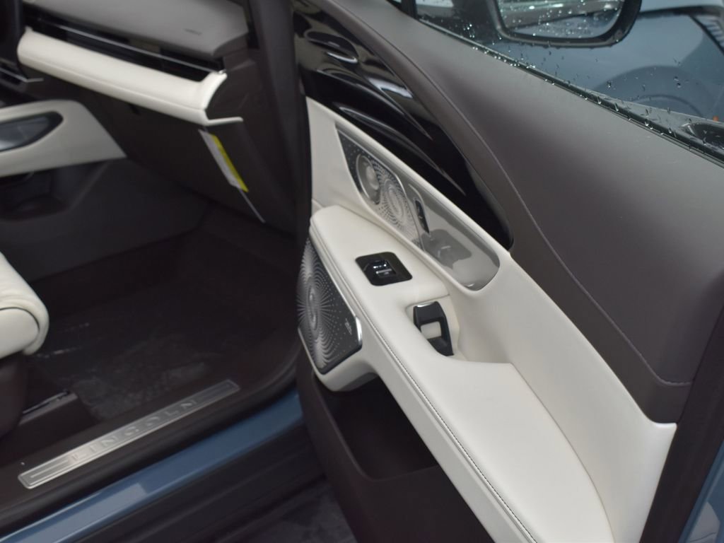 New 2026 Lincoln Nautilus Black Label image 17