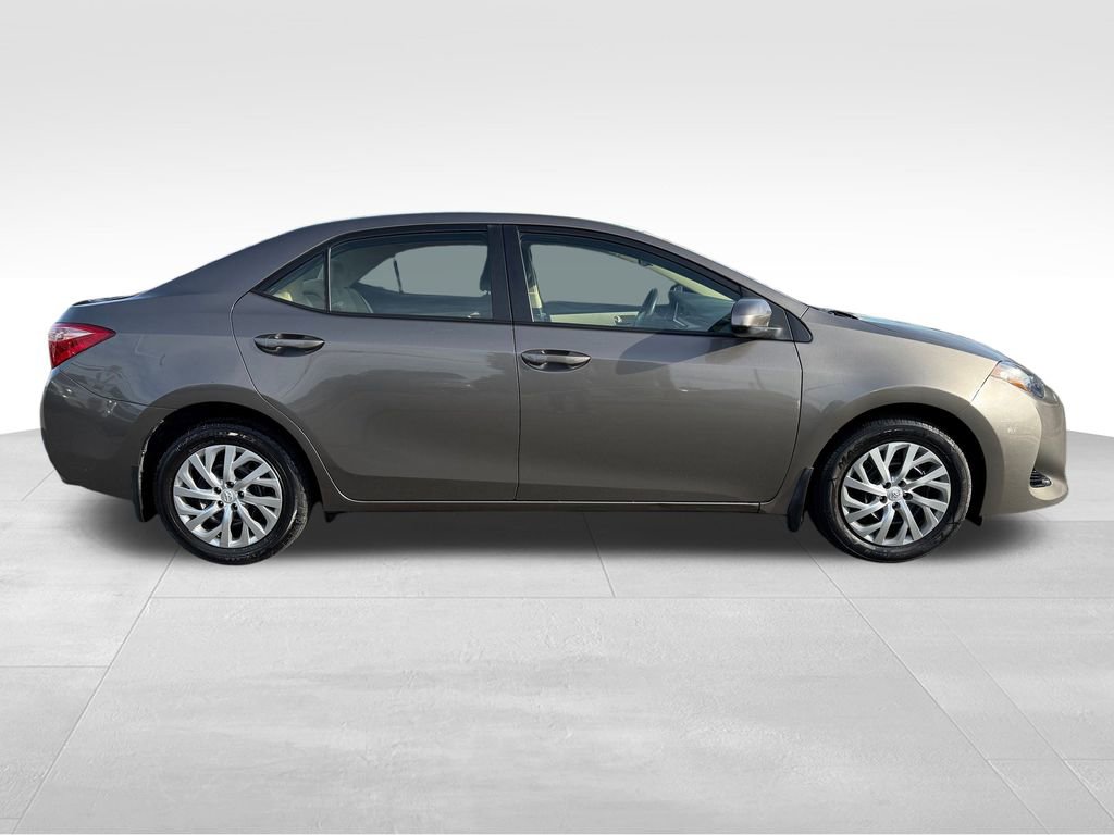 Used 2017 Toyota Corolla LE image 9