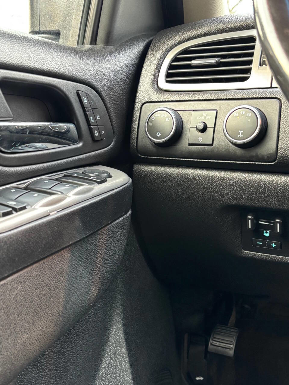 Used 2013 Chevrolet Silverado 3500 LTZ w/ LTZ Plus Package image 25