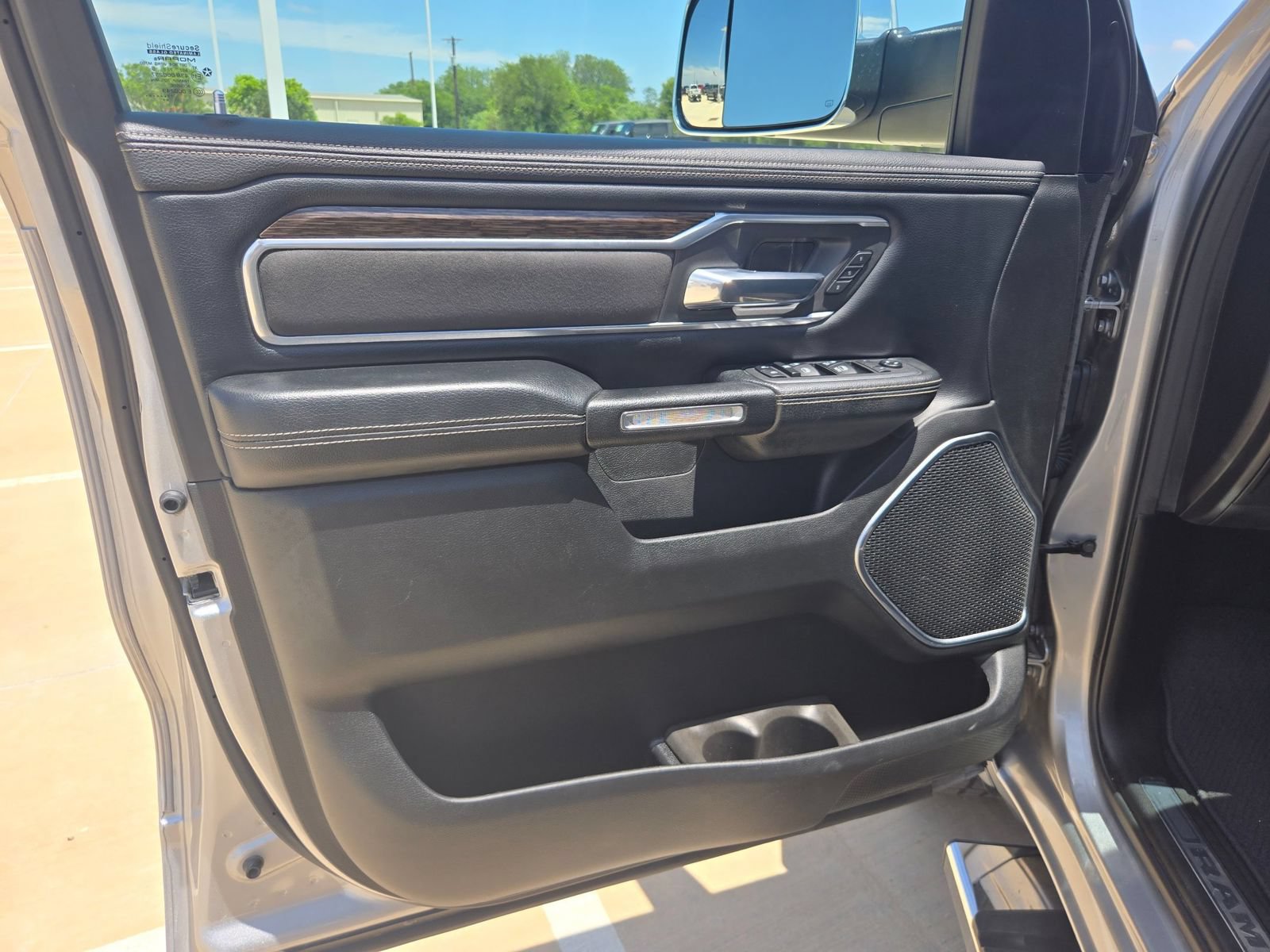 Used 2020 RAM 1500 Laramie AWD/4WD image 12