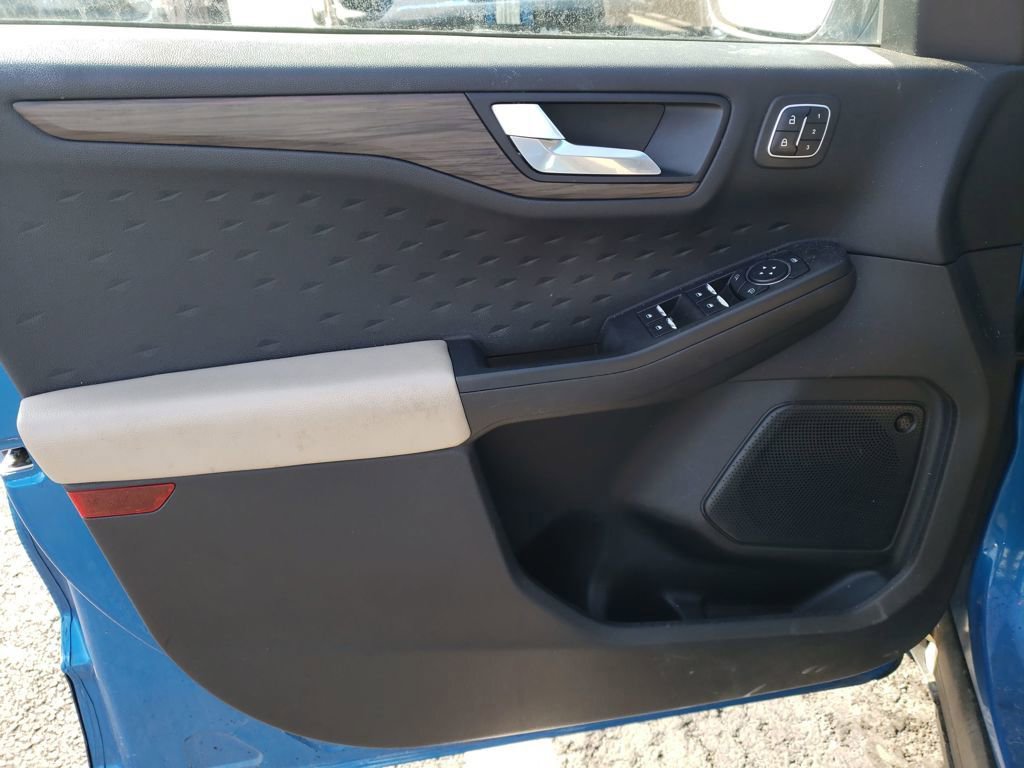 Used 2020 Ford Escape Titanium image 10