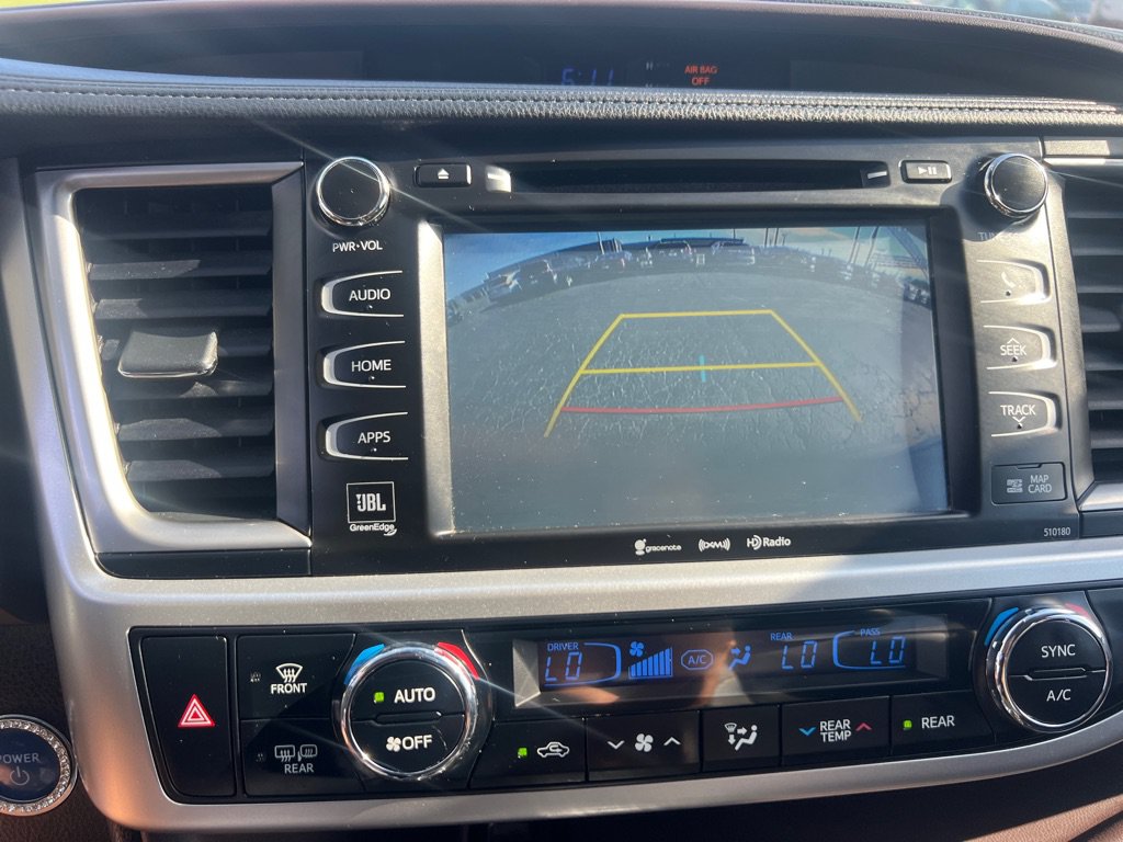 Used 2017 Toyota Highlander Limited AWD/4WD image 36