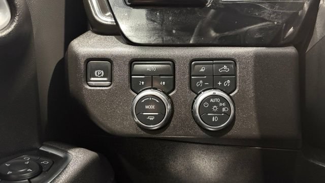 Used 2025 GMC Sierra 1500 SLT AWD/4WD image 32