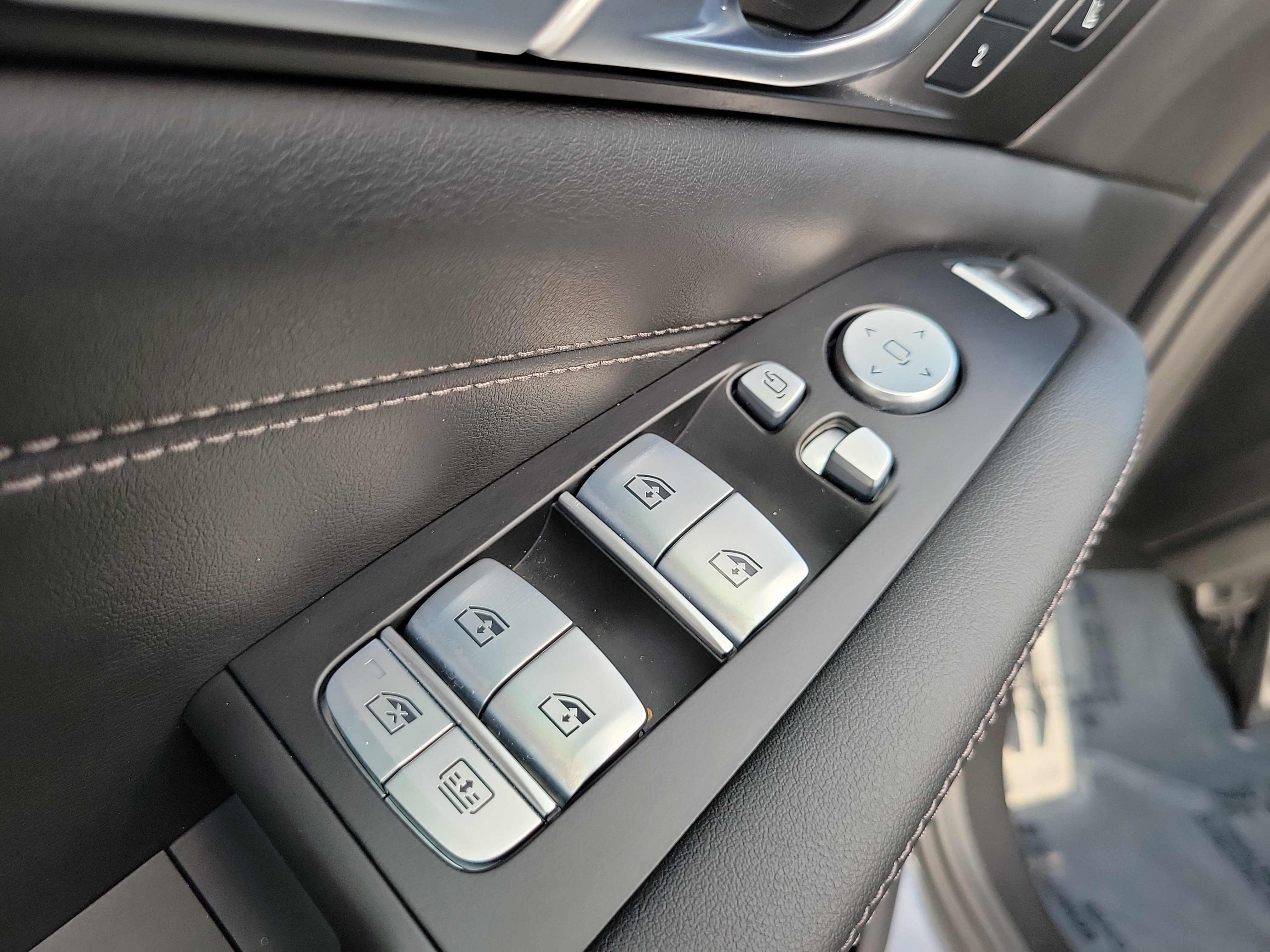 Used 2023 BMW X7 xDrive40i w/ M Sport Package AWD/4WD image 27