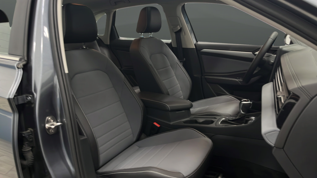 Used 2025 Volkswagen Jetta SE w/ Sunroof Package FWD image 24