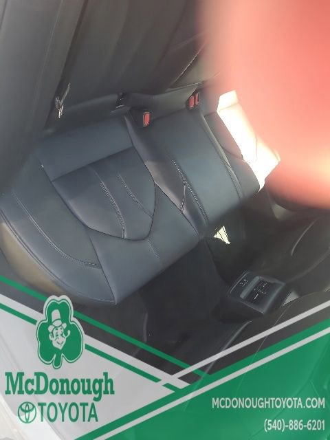 Used 2022 Toyota Avalon XLE FWD image 13