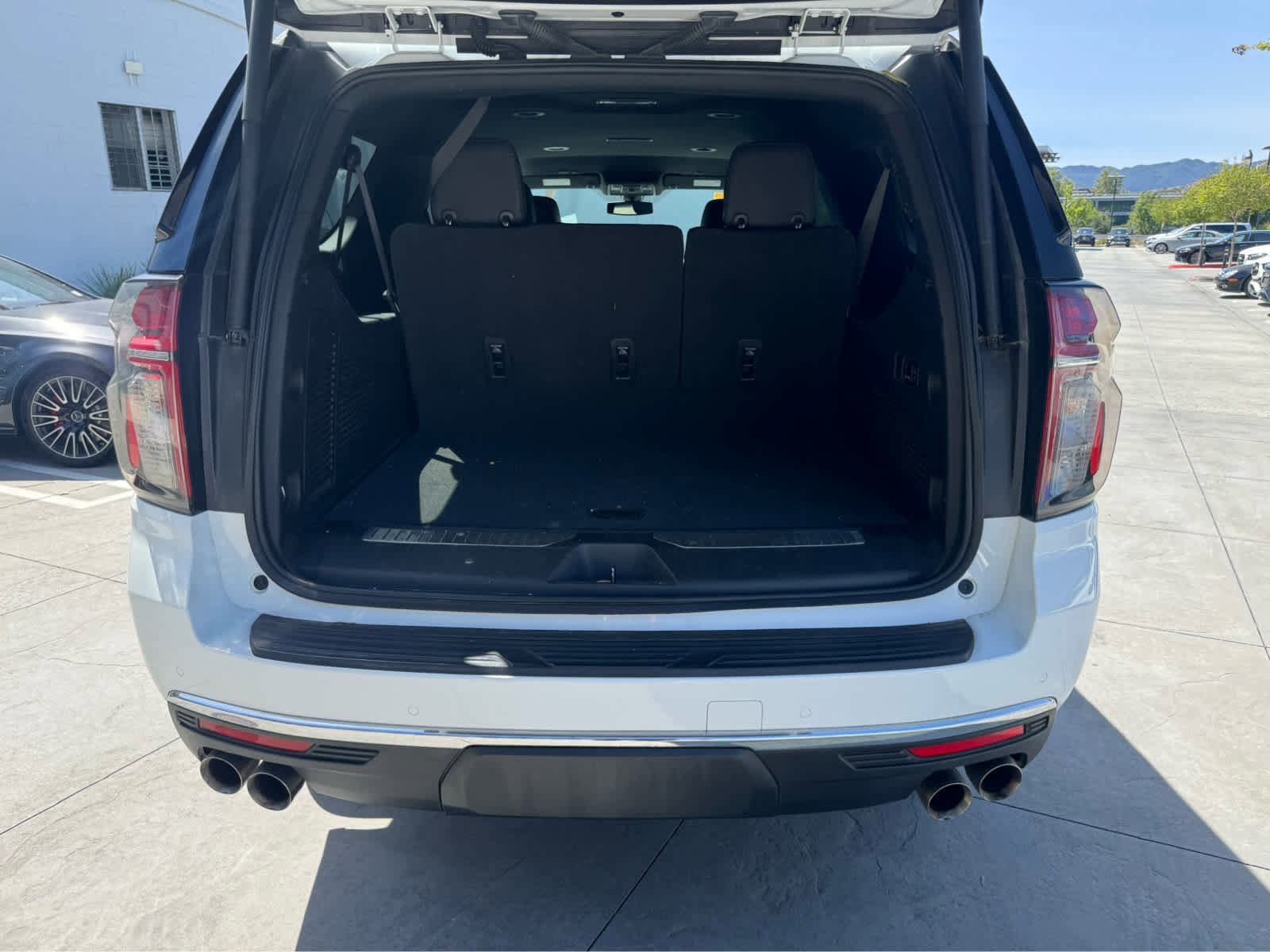 Used 2022 Chevrolet Suburban Premier image 10