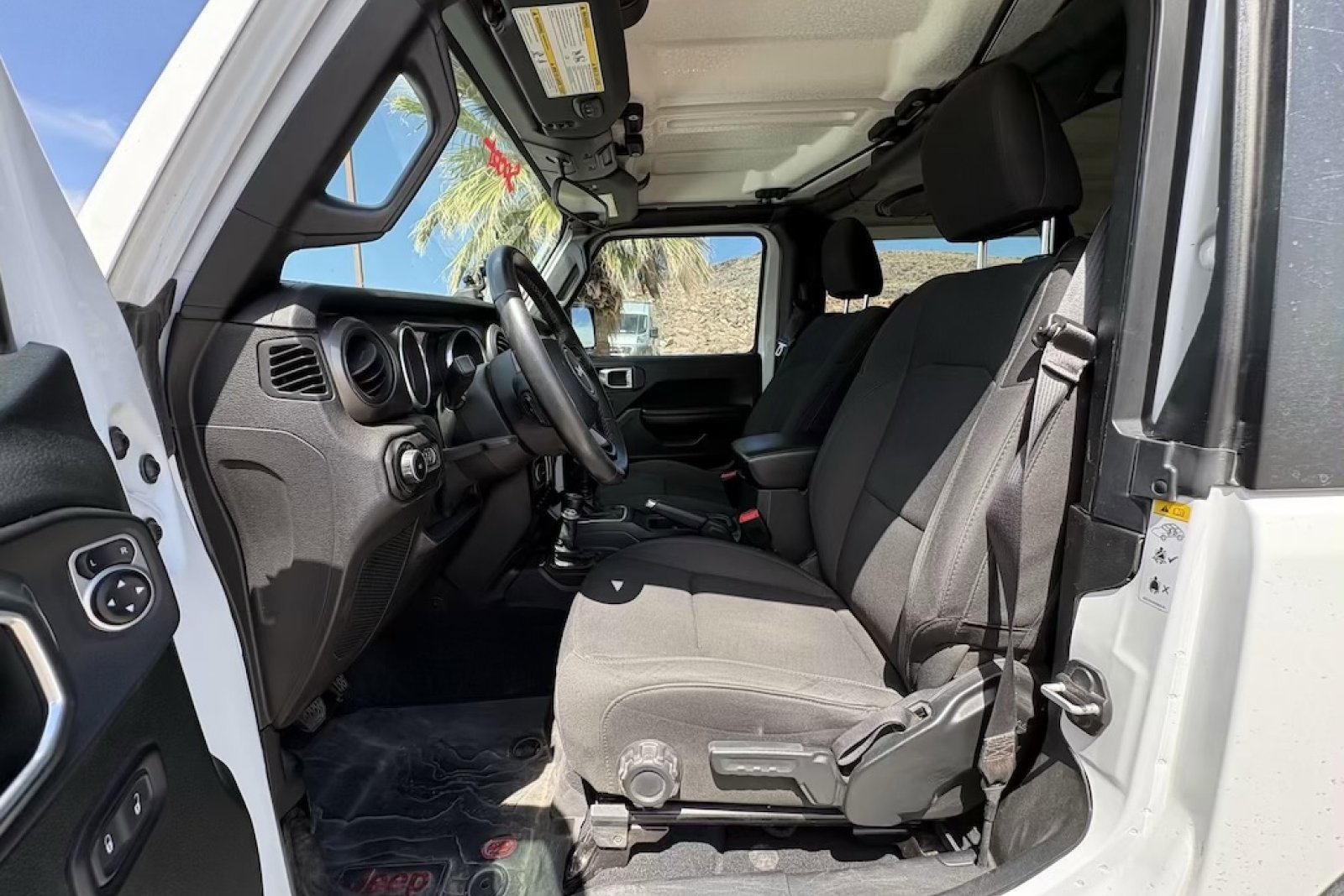 Used 2018 Jeep Wrangler Sport AWD/4WD image 9