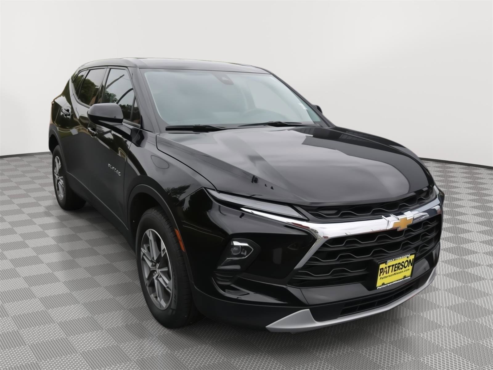 Used 2025 Chevrolet Blazer LT image 2