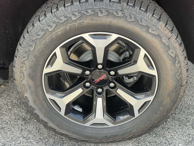 Certified 2026 GMC Yukon AT4 w/ AT4 Premium Package AWD/4WD image 9