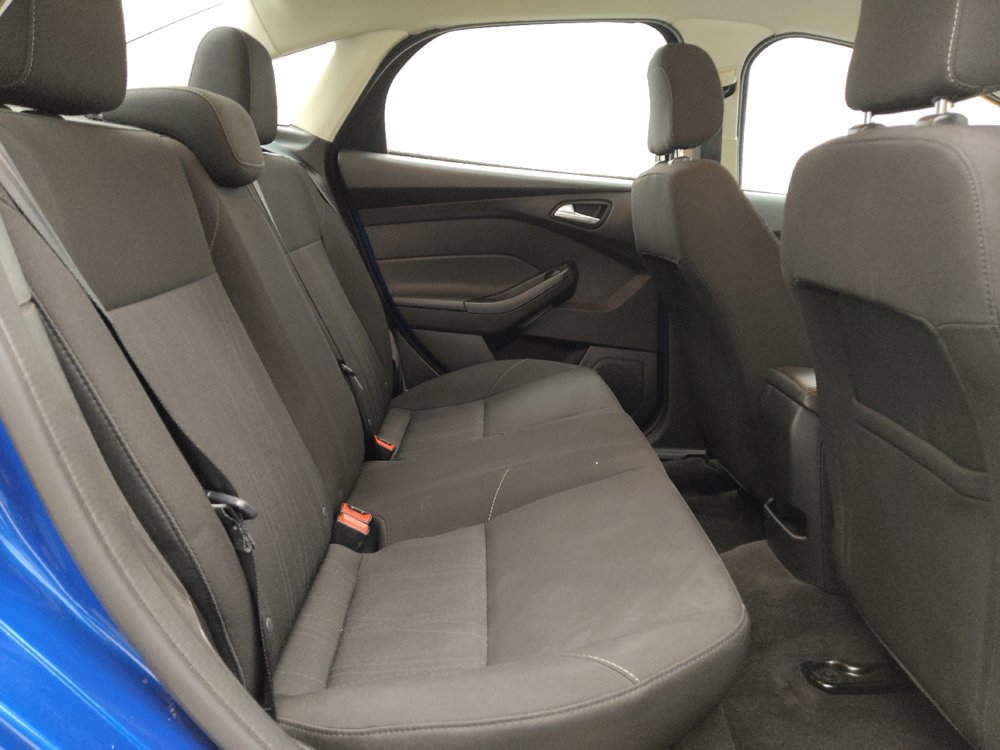 Used 2018 Ford Focus SE w/ SE Appearance Package FWD image 19
