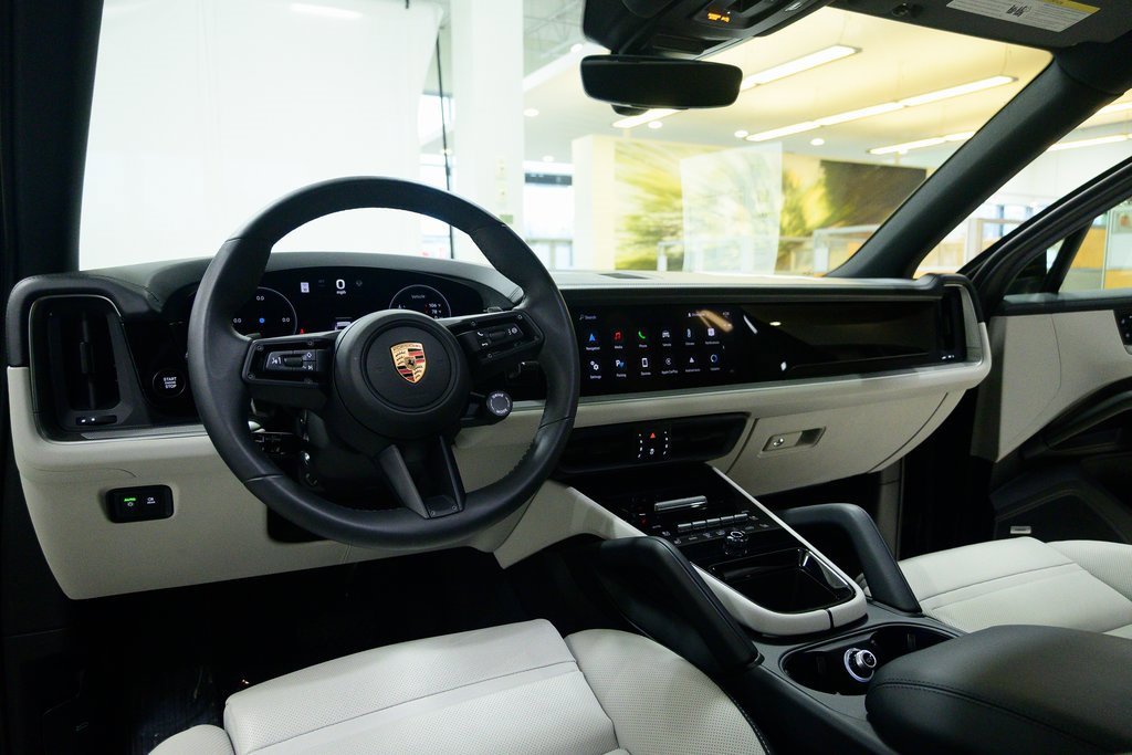 Used 2025 Porsche Cayenne image 12