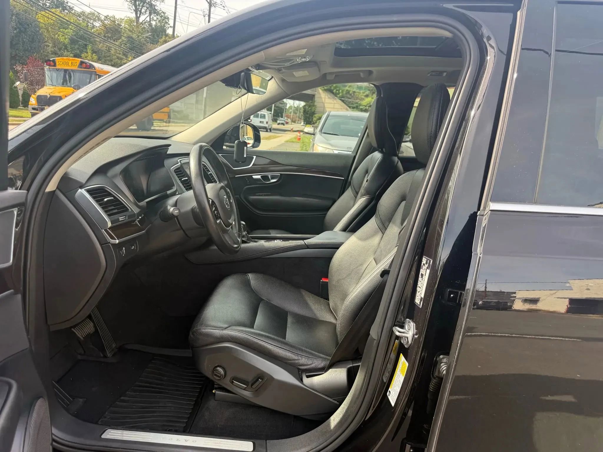 Used 2019 Volvo XC90 T6 Momentum w/ Protection Package Premier image 25