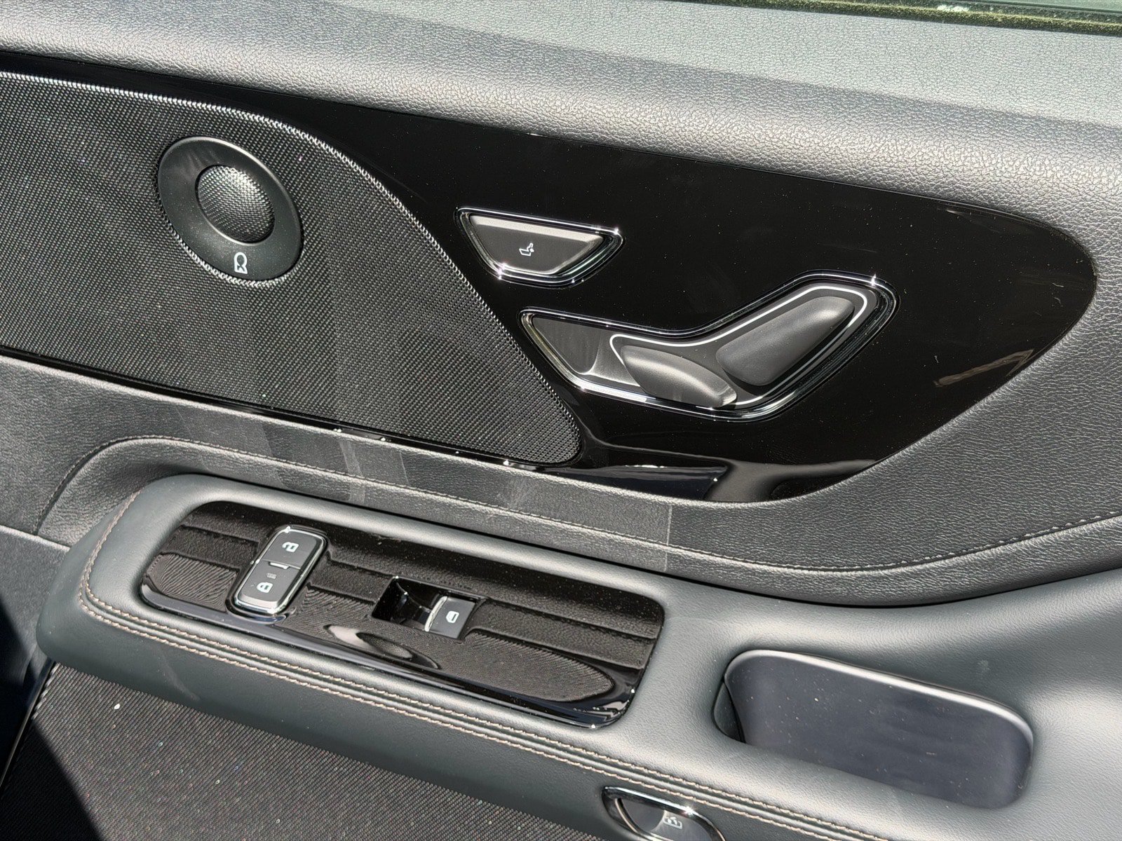 New 2026 Lincoln Aviator Reserve AWD/4WD image 13
