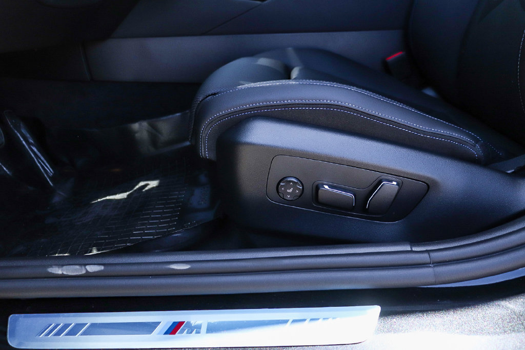 New 2026 BMW i5 M60 w/ M Sport Professional Package AWD/4WD image 21