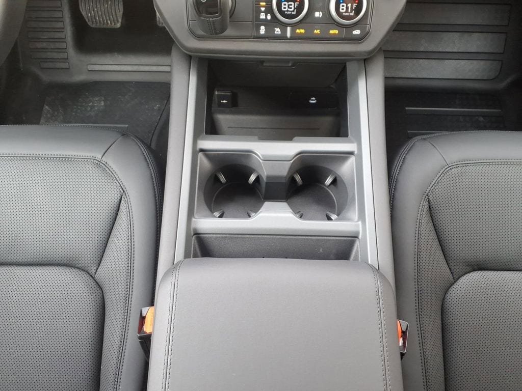 New 2026 Land Rover Defender 130 X-Dynamic SE AWD/4WD image 21