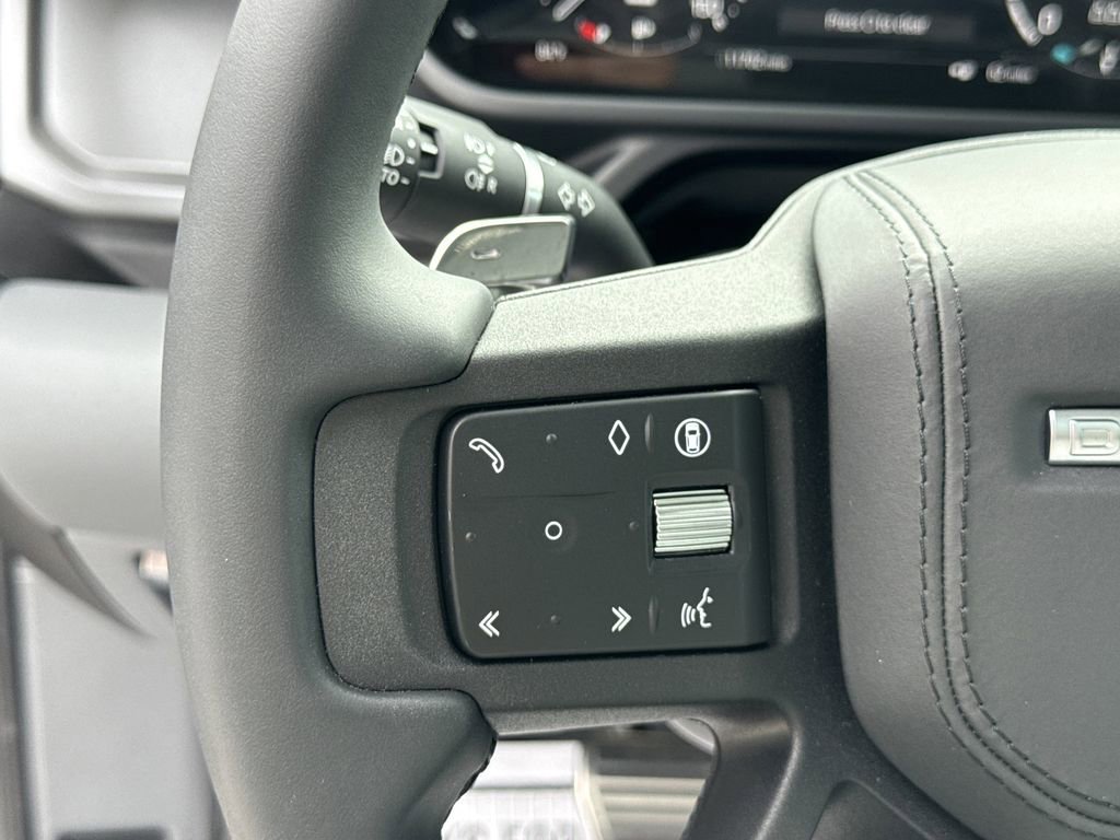 Used 2025 Land Rover Defender 110 V8 image 24