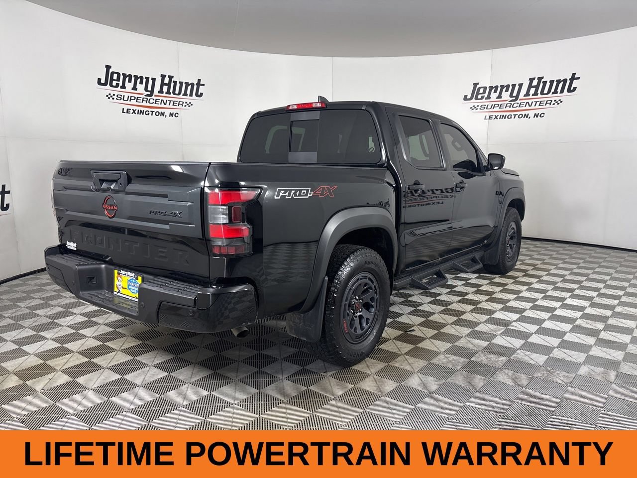 Used 2025 Nissan Frontier PRO-4X AWD/4WD image 5