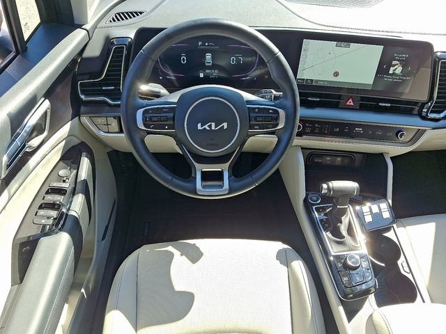Used 2025 Kia Sportage EX image 11