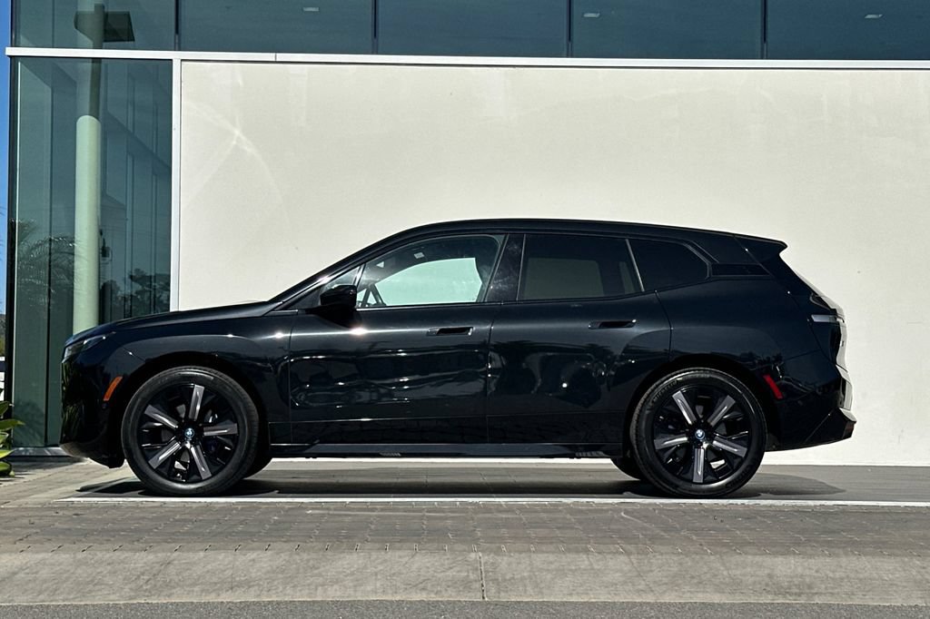 Used 2024 BMW iX xDrive50 w/ Sport Package AWD/4WD image 6