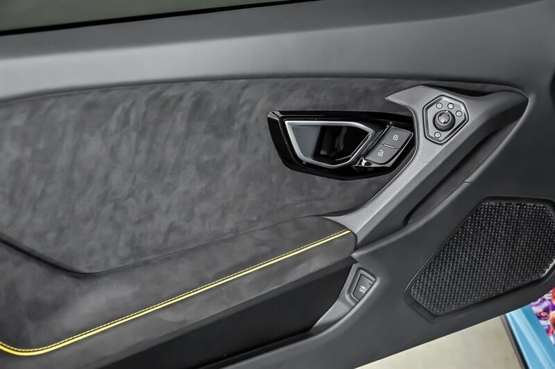 Used 2021 Lamborghini Huracan EVO RWD image 22