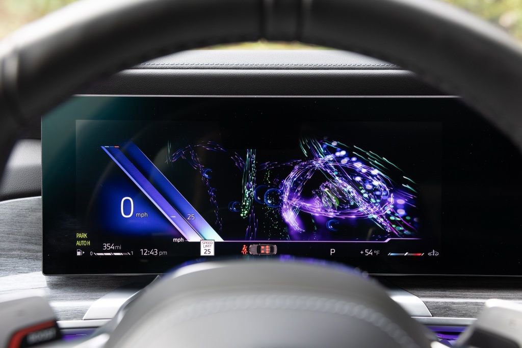 Used 2024 BMW 760i xDrive w/ Premium Package 2 image 25