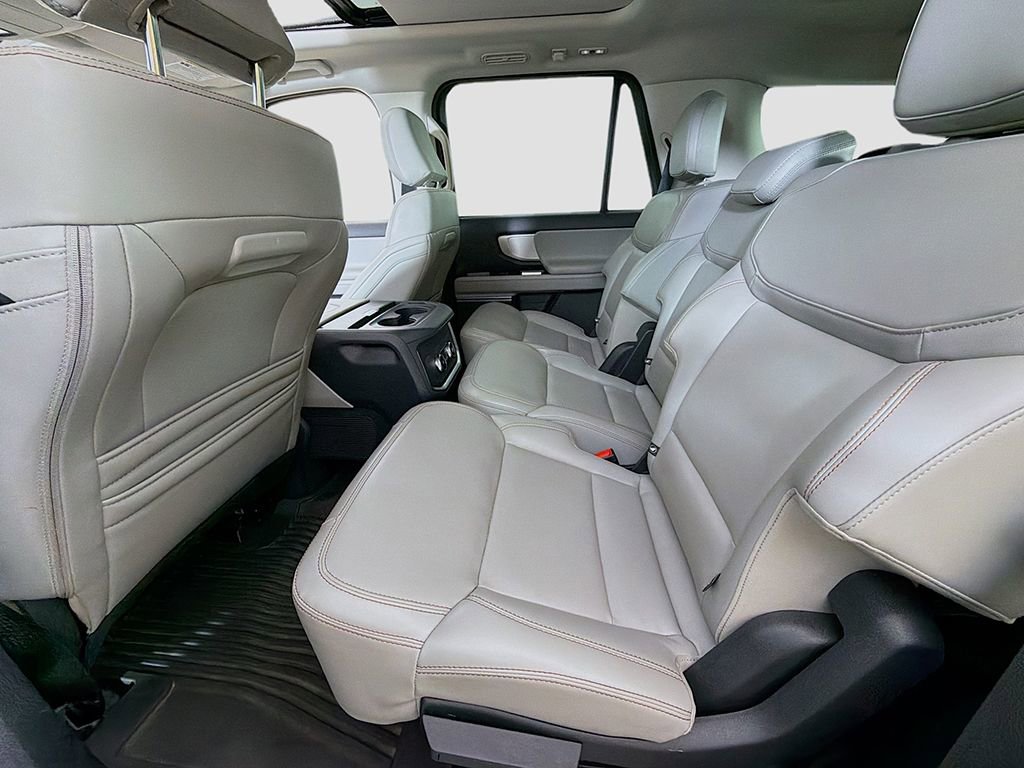 Used 2025 Ford Expedition Active image 25