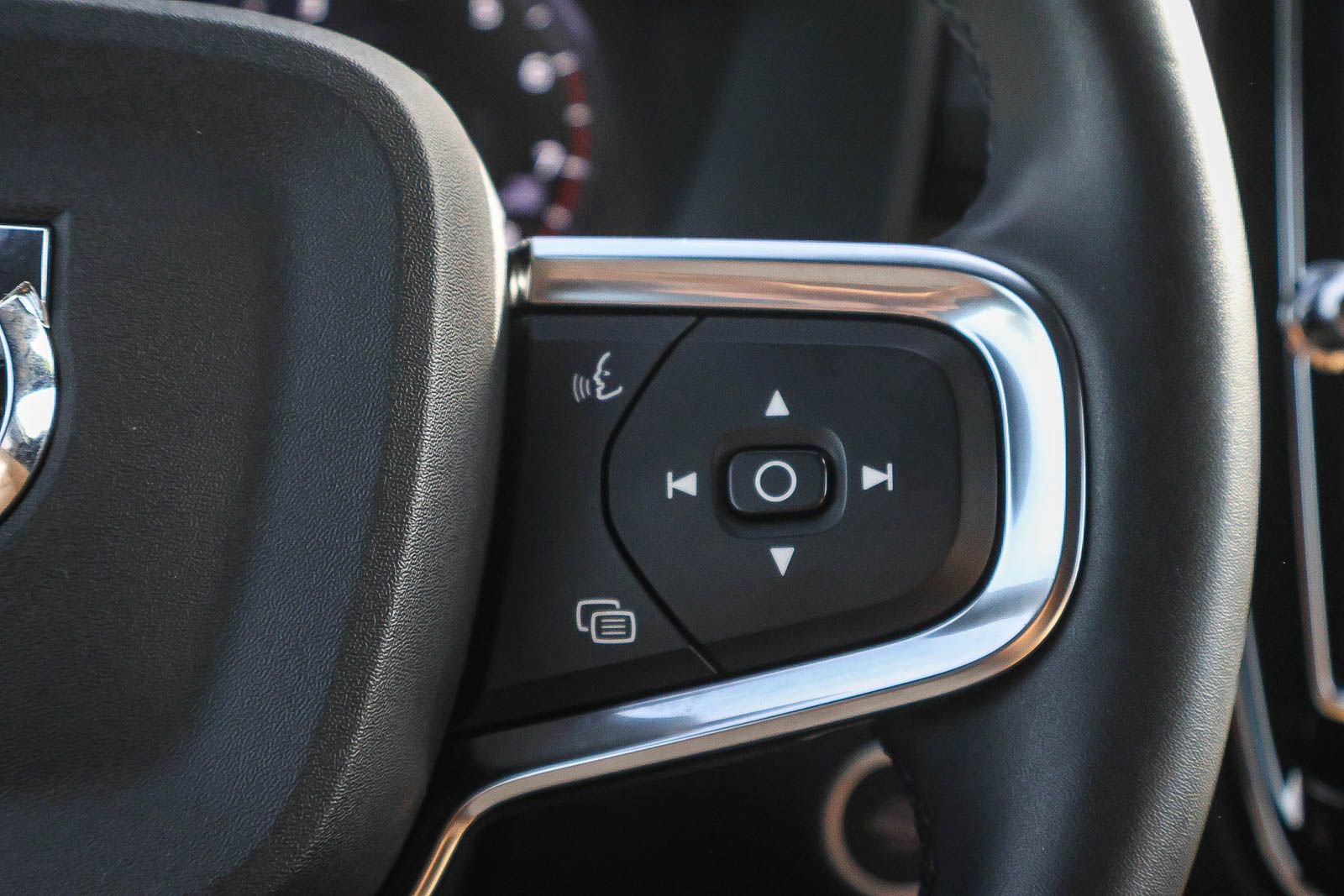 Used 2022 Volvo XC40 T5 Inscription w/ Advanced Package image 38