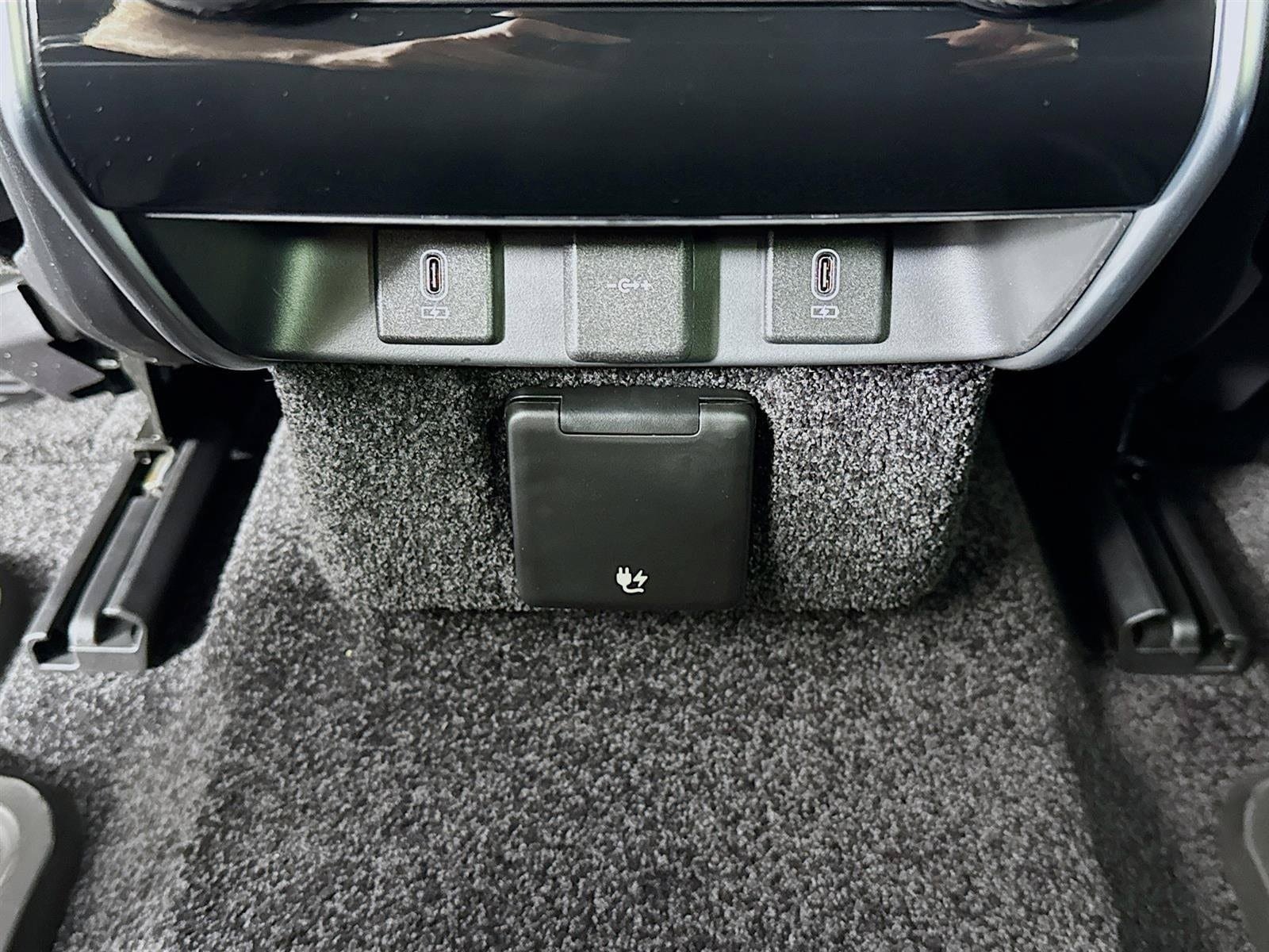 New 2026 Land Rover Range Rover Long Wheelbase SE AWD/4WD image 28